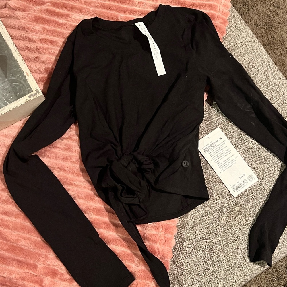 Lululemon crop shirt